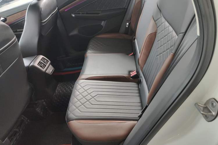 Used Jetta VS7 2024 280TSI Automatic Flagship Edition Left Rear Seat