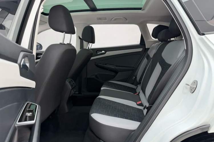 Used Jetta VS7 2024 280TSI Automatic Pioneer Edition Left Rear Seat