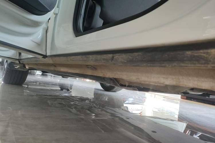 Used Jetta VS7 2024 280TSI Manual Pioneer Edition Left Side Sill