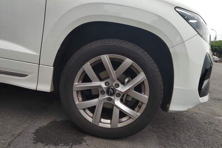 Used Jetta VS7 2024 5th Anniversary Edition 280TSI Manual Pioneer Version Right Front Wheel Hub
