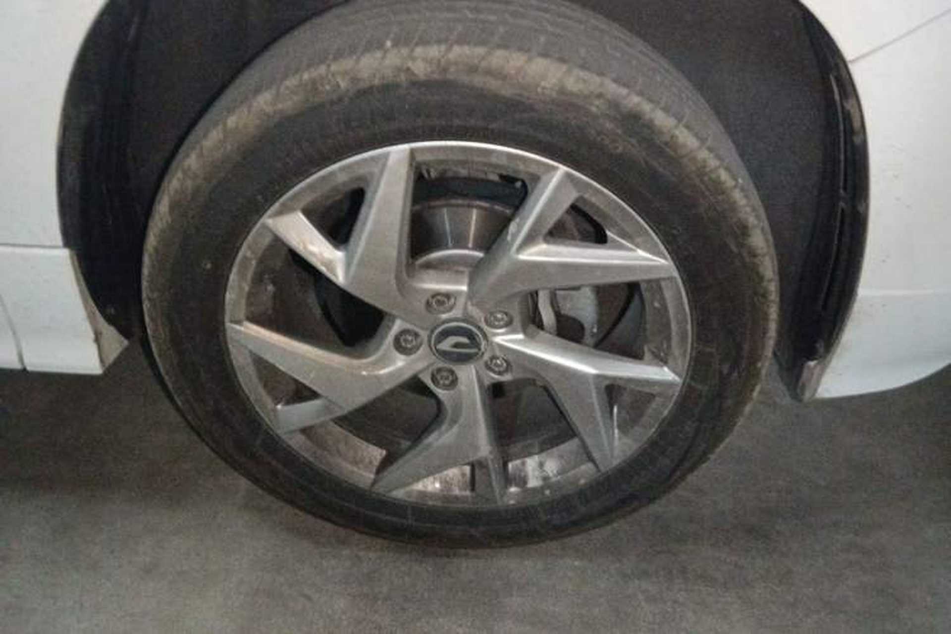 Used Jetta VS7 2024 280TSI Automatic Glory Edition Right Front Wheel Hub