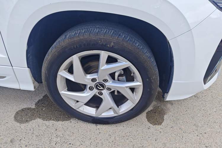 Used Jetta VS7 2024 280TSI Automatic Glory Edition Right Front Wheel Hub