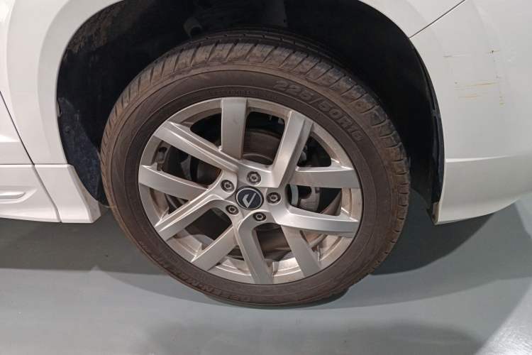 Used Jetta VS7 2024 280TSI Automatic Glory Edition Right Front Wheel Hub
