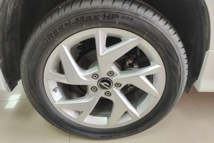 Used Jetta VS7 2024 280TSI Automatic Glory Edition Right Rear Wheel Hub