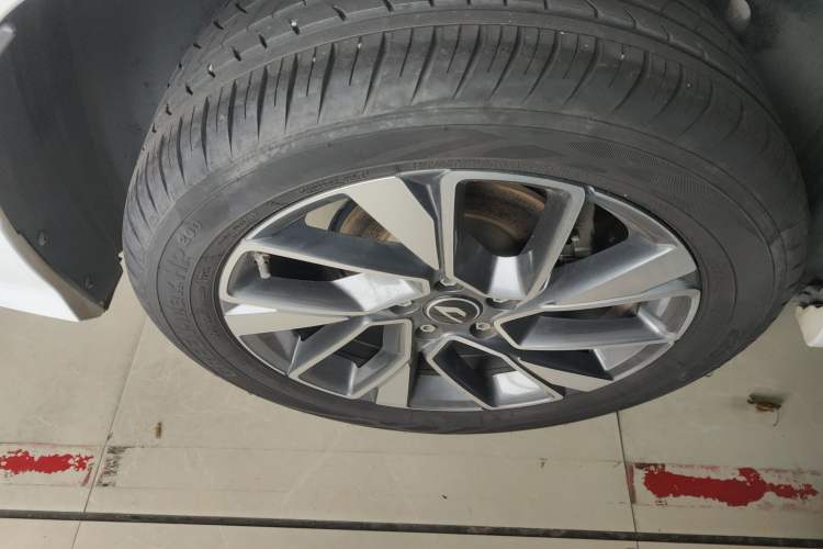 Used Jetta VS7 2024 280TSI Automatic Flagship Edition Right Rear Wheel Hub