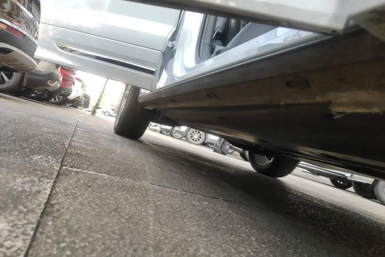 Used Jetta VS7 2024 280TSI Automatic Pioneer Edition Right Side Sill