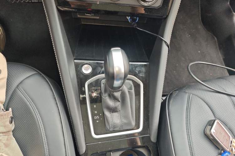 Used Jetta VS7 2026 Model, 280TSI Automatic Glory Edition Gear Lever