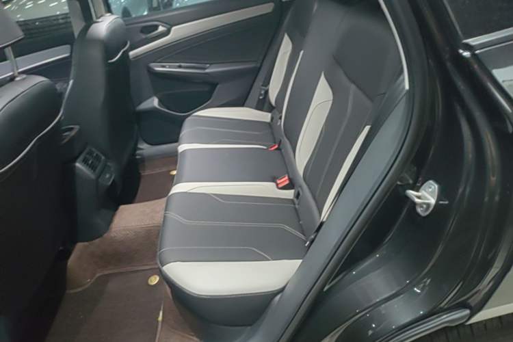 Used Jetta VS7 2026 Model, 280TSI Automatic Glory Edition Left Rear Seat