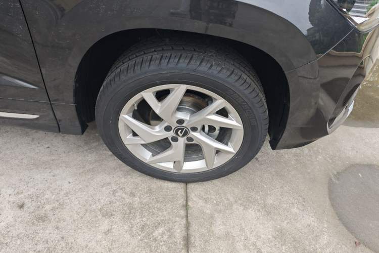 Used Jetta VS7 2026 Model, 280TSI Automatic Glory Edition Right Front Wheel Hub