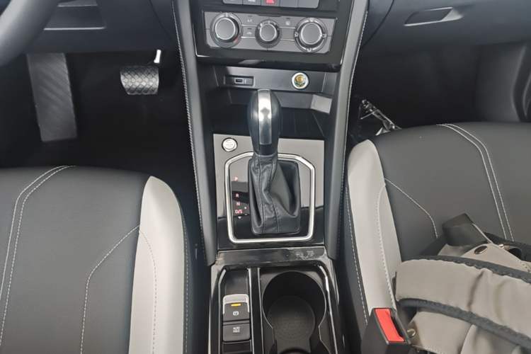 Used Jetta VS7 2026 Model, Qianli Jiangshan 280TSI Automatic Glory Edition Gear Lever