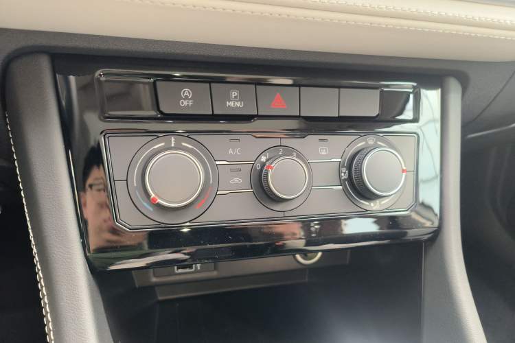 Used Jetta VS7 2026 Model, 280TSI Automatic Glory Edition Audio And AC Panel