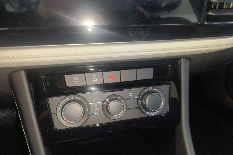 Used Jetta VS7 2026 Model, 280TSI Automatic Glory Edition Audio And AC Panel