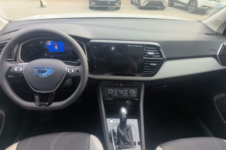 Used Jetta VS7 2026 Model, 280TSI Automatic Glory Edition Center Console