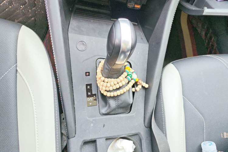 Used Jetta VS7 2026 Model, 280TSI Automatic Glory Edition Gear Lever
