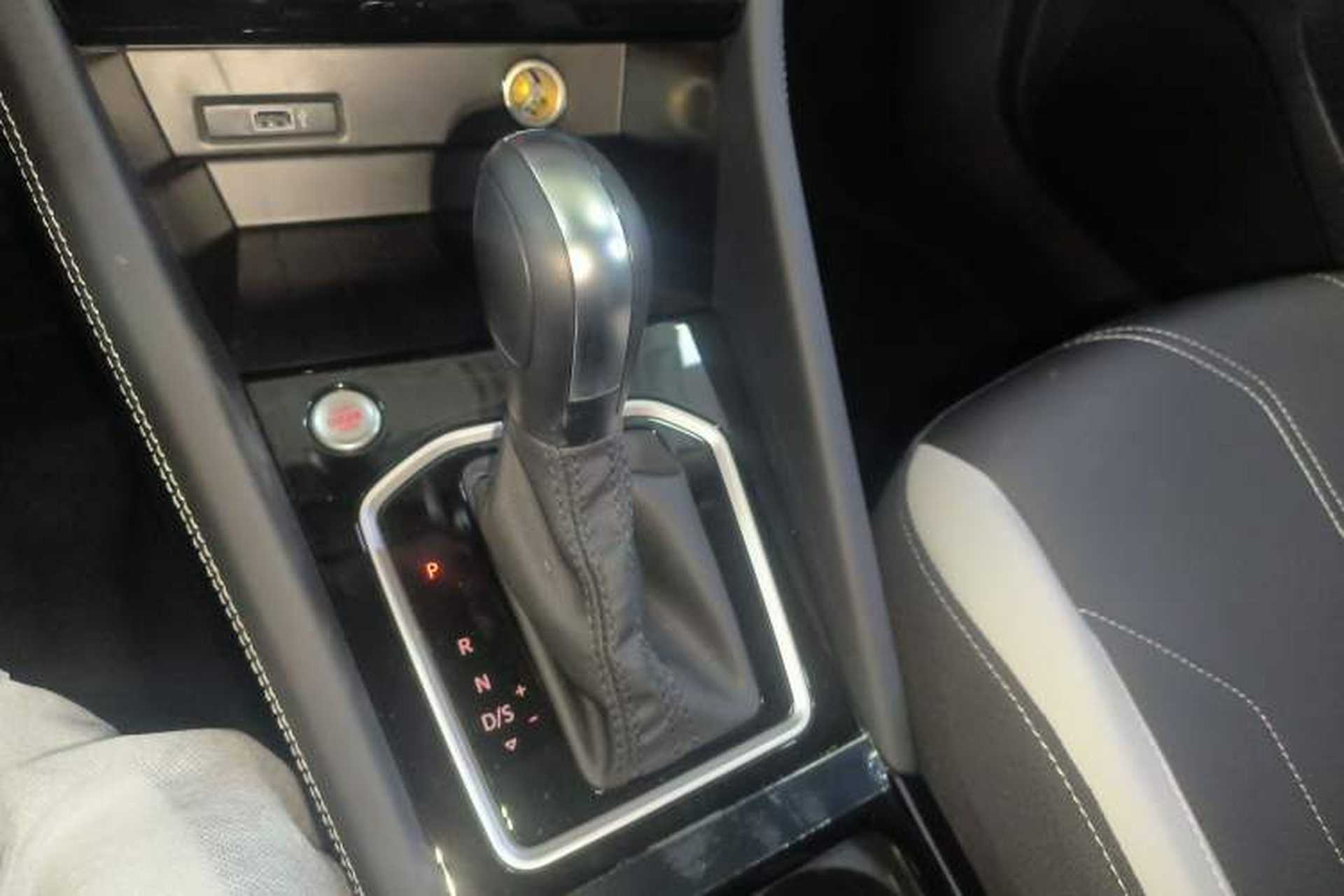 Used Jetta VS7 2026 Model, 280TSI Automatic Glory Edition Gear Lever