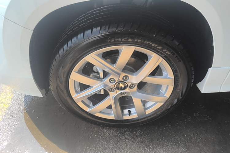Used Jetta VS7 2026 Model, 280TSI Automatic Pioneer Edition Left Front Wheel Hub