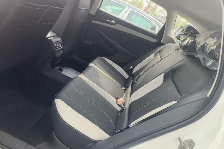 Used Jetta VS7 2026 Model, 280TSI Automatic Glory Edition Left Rear Seat