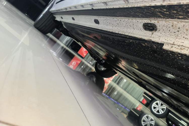 Used Jetta VS7 2026 Model, 280TSI Automatic Glory Edition Right Side Sill