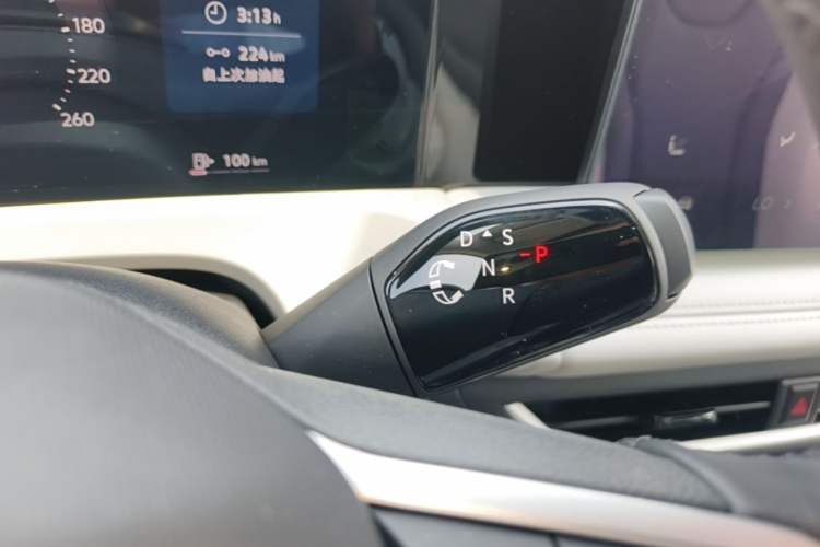 Used Jetta VS8 2026 Model 280TSI Automatic Supreme Edition Gear Lever