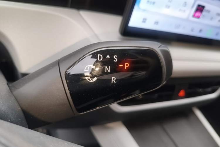 Used Jetta VS8 2026 Model 280TSI Automatic Supreme Edition Gear Lever