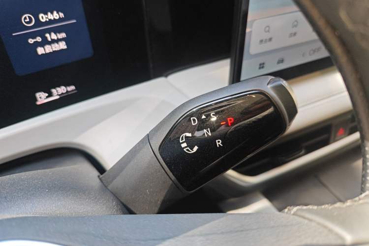 Used Jetta VS8 2026 Model 280TSI Automatic Supreme Edition Gear Lever