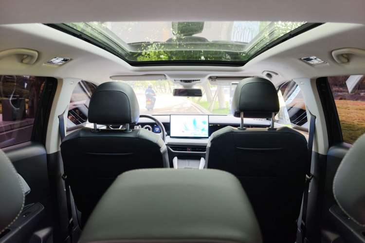 Used Jetta VS8 2026 Model 280TSI Automatic Supreme Edition Headliner