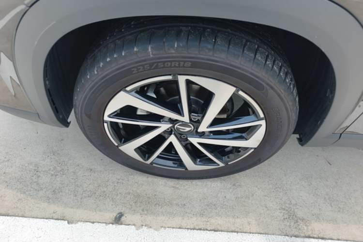 Used Jetta VS8 2026 Model 280TSI Automatic Supreme Edition Left Front Wheel Hub