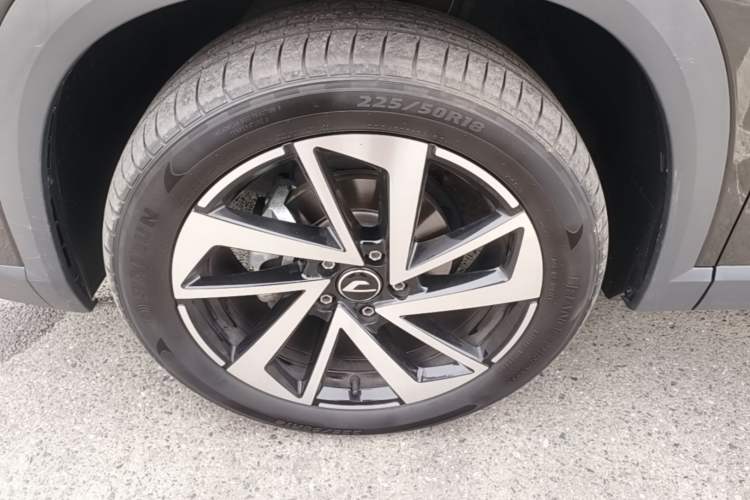 Used Jetta VS8 2026 Model 280TSI Automatic Supreme Edition Left Front Wheel Hub