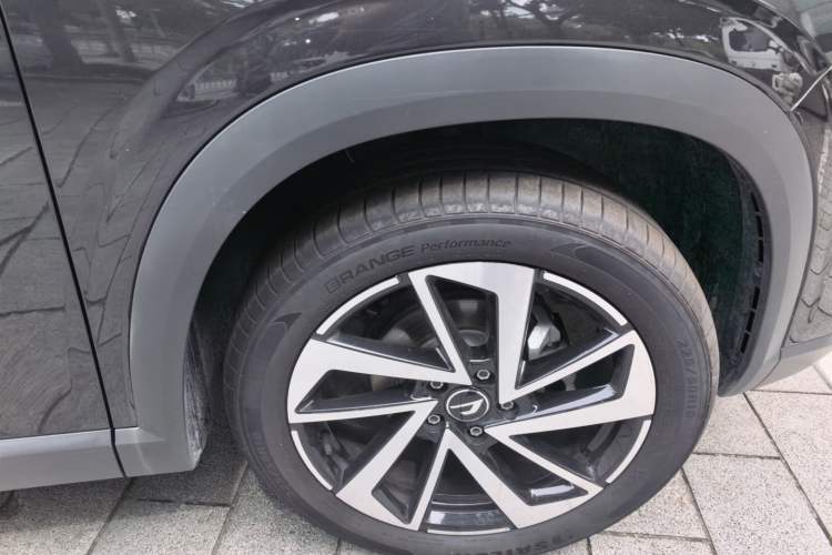 Used Jetta VS8 2026 Model 280TSI Automatic Supreme Edition Right Front Wheel Hub