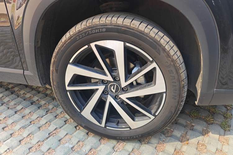 Used Jetta VS8 2026 Model 280TSI Automatic Supreme Edition Right Front Wheel Hub