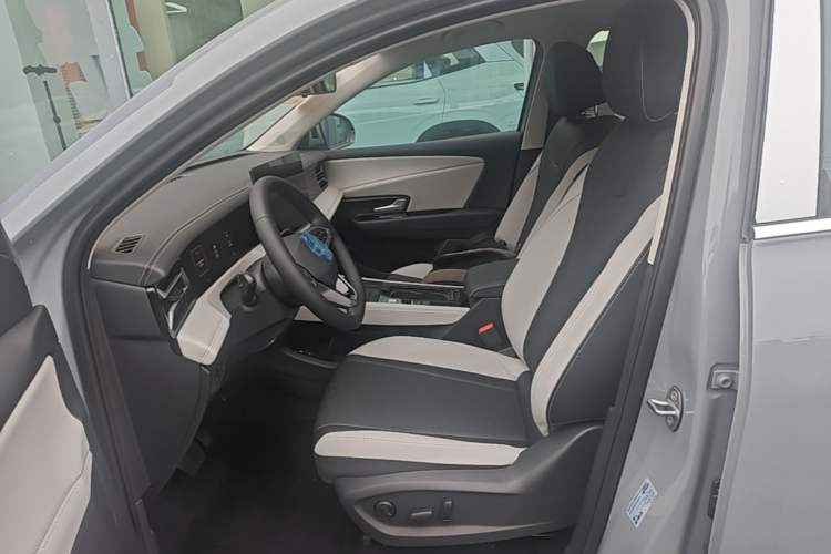 Used Jetta VS8 2026 Model 280TSI Automatic Supreme Edition Left Front Seat