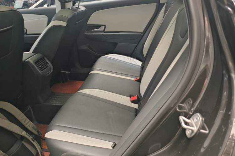 Used Jetta VS8 2026 Model 280TSI Automatic Supreme Edition Left Rear Seat