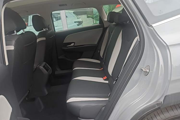 Used Jetta VS8 2026 Model 280TSI Automatic Supreme Edition Left Rear Seat