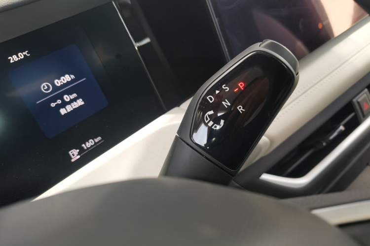 Used Jetta VS8 2026 Model 280TSI Automatic Smart Drive Edition Gear Lever