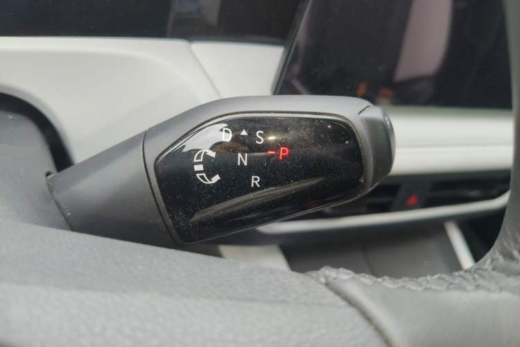 Used Jetta VS8 2026 Model 280TSI Automatic Smart Drive Edition Gear Lever