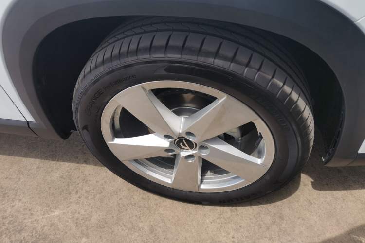 Used Jetta VS8 2026 Model 280TSI Automatic Smart Drive Edition Right Front Wheel Hub