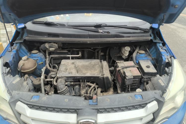 Used Jinbei 750 2015 1.5L Comfort Model Engine Bay