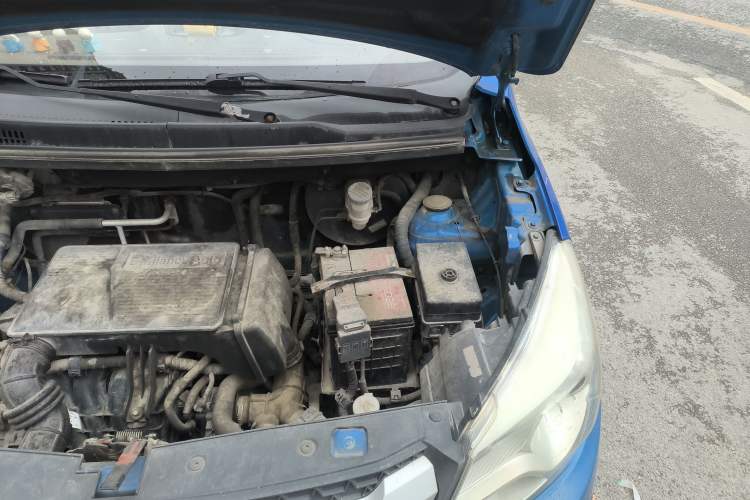 Used Jinbei 750 2015 1.5L Comfort Model Engine Bay Left