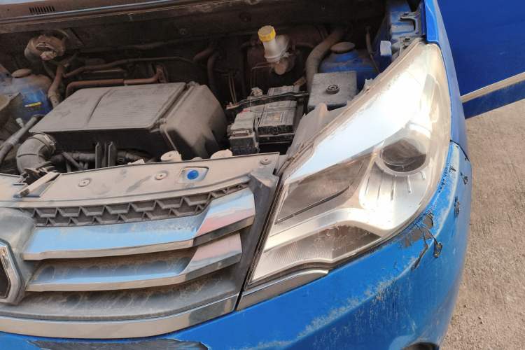 Used Jinbei 750 2015 1.5L Flagship Model Engine Bay Left