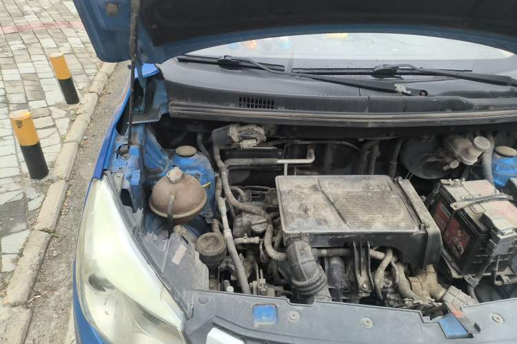 Used Jinbei 750 2015 1.5L Comfort Model Engine Bay Right