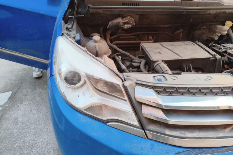 Used Jinbei 750 2015 1.5L Flagship Model Engine Bay Right