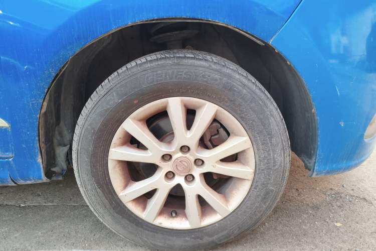 Used Jinbei 750 2015 1.5L Flagship Model Right Front Wheel Hub