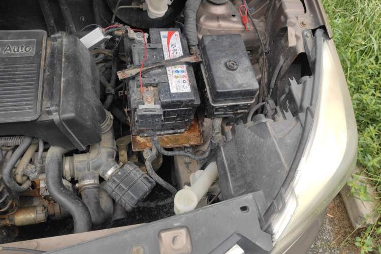 Used Jinbei 750 2015 1.5L Flagship Model Engine Bay Left