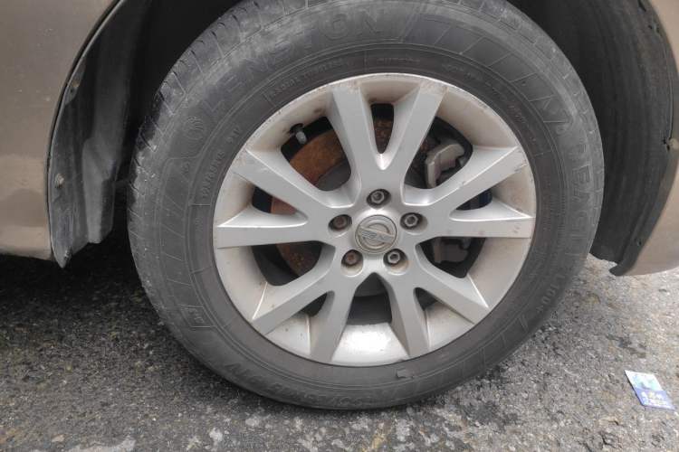 Used Jinbei 750 2015 1.5L Flagship Model Right Front Wheel Hub
