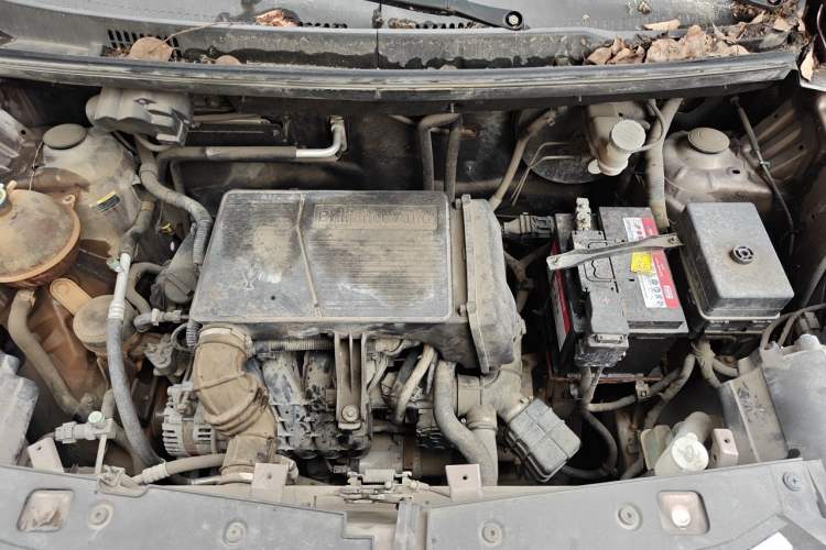 Used Jinbei 750 2015 1.5L Luxury Model Engine Bay