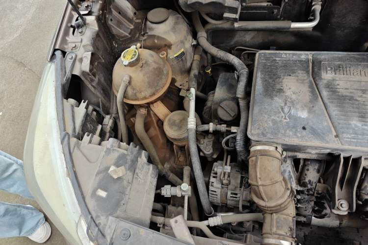 Used Jinbei 750 2015 1.5L Luxury Model Engine Bay Right