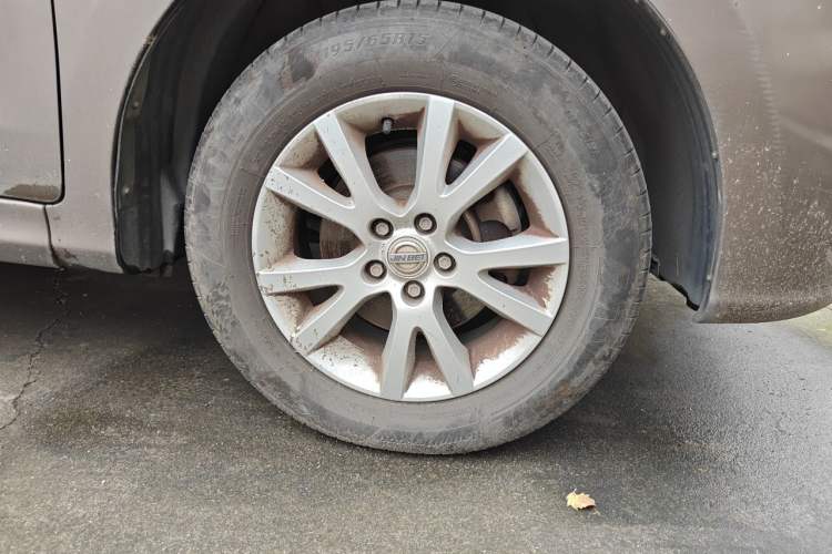 Used Jinbei 750 2015 1.5L Luxury Model Right Front Wheel Hub
