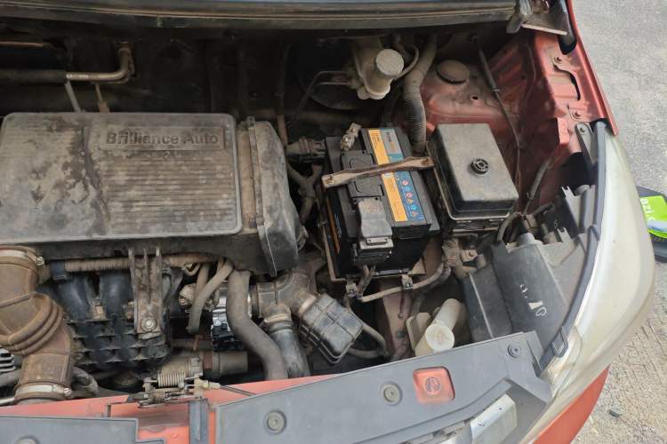 Used Jinbei 750 2015 1.5L Flagship Model Engine Bay Left