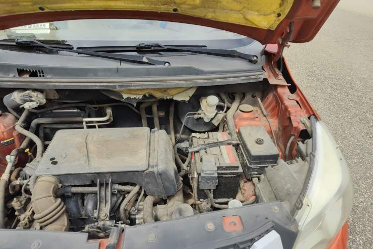 Used Jinbei 750 2015 1.5L Comfort Model Engine Bay Left