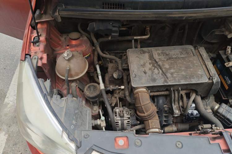 Used Jinbei 750 2015 1.5L Flagship Model Engine Bay Right